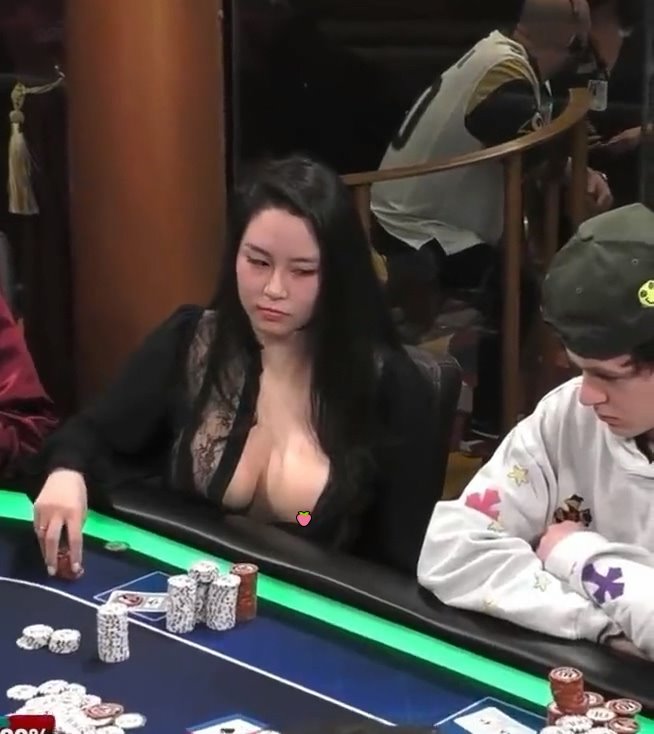 Sashimi:_Yesterday at @MaxPainMonday 10_20_40 500 Straddle I call KJo in SB BB makes 1400. I call Flop 769r He bets 1100. I raise 3000 as bluff. He goes ALL IN for 9k. What should I .mp4_20221221_105107.133.jpg